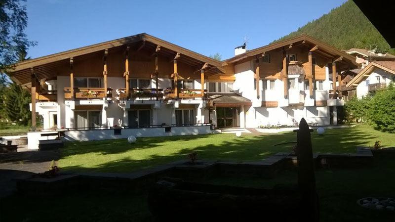 Residenza E Appartamenti Le Colonnine Pozza di Fassa Zewnętrze zdjęcie