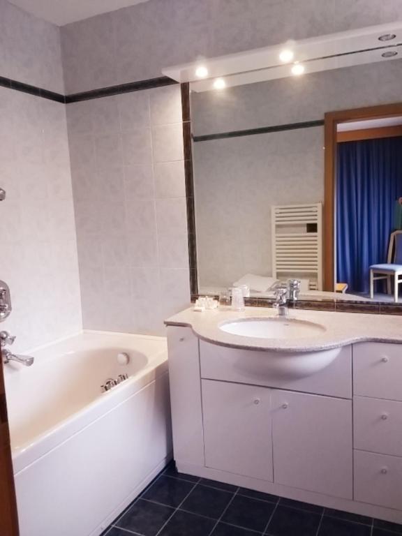 Residenza E Appartamenti Le Colonnine Pozza di Fassa Zewnętrze zdjęcie